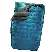 The quiltedThe quiltedTherm-a-Rest Tech blanketfeatures high-loft synthetic fill and a soft polyester lining for warm comfort when you're relaxing by the campfire.