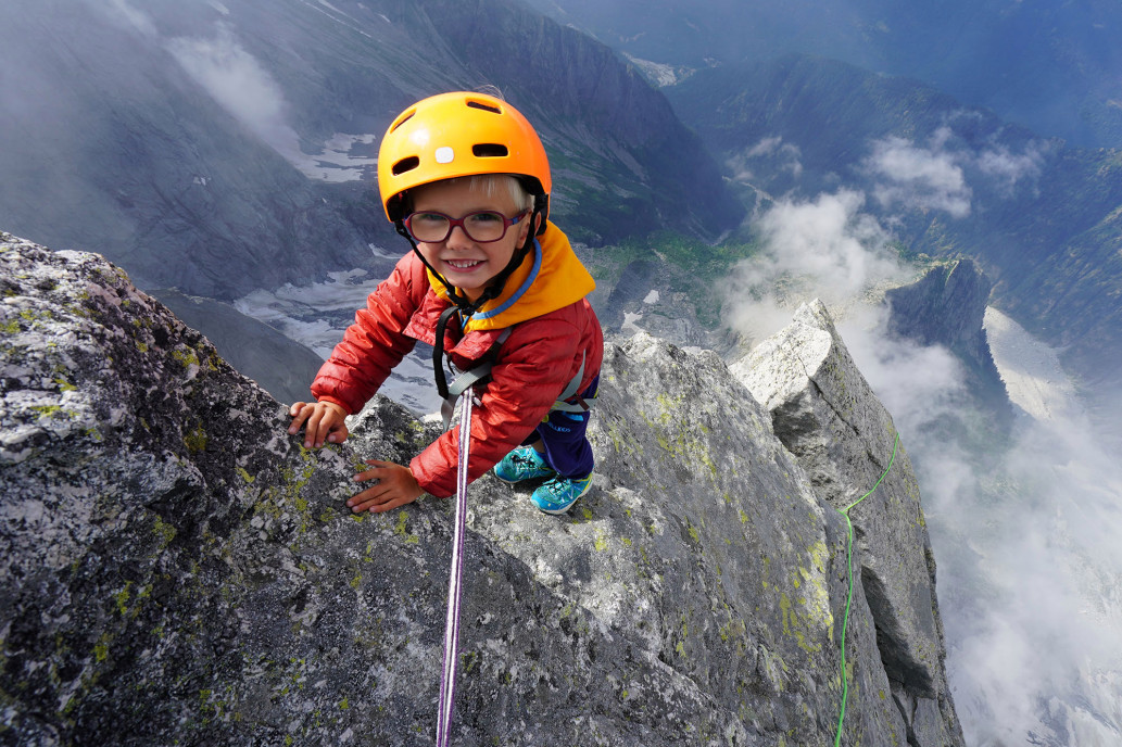 Toddler may be youngest climber to reach top of 10,000 ft mountain